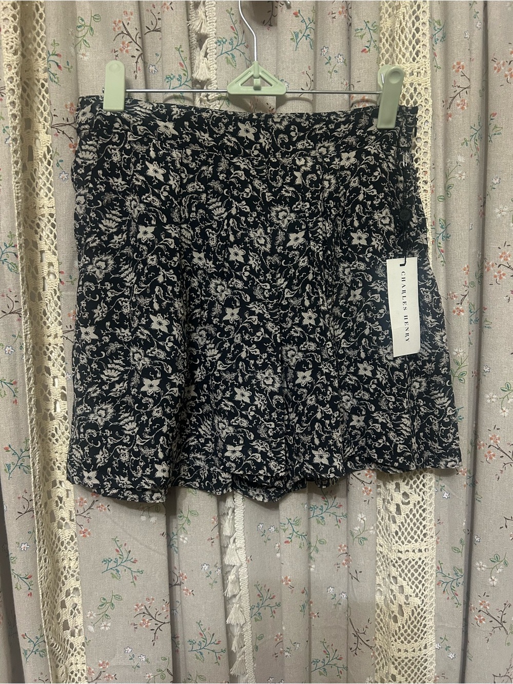 Charles Henry Pleated Floral Shorts Navy White Cottagecore NWT